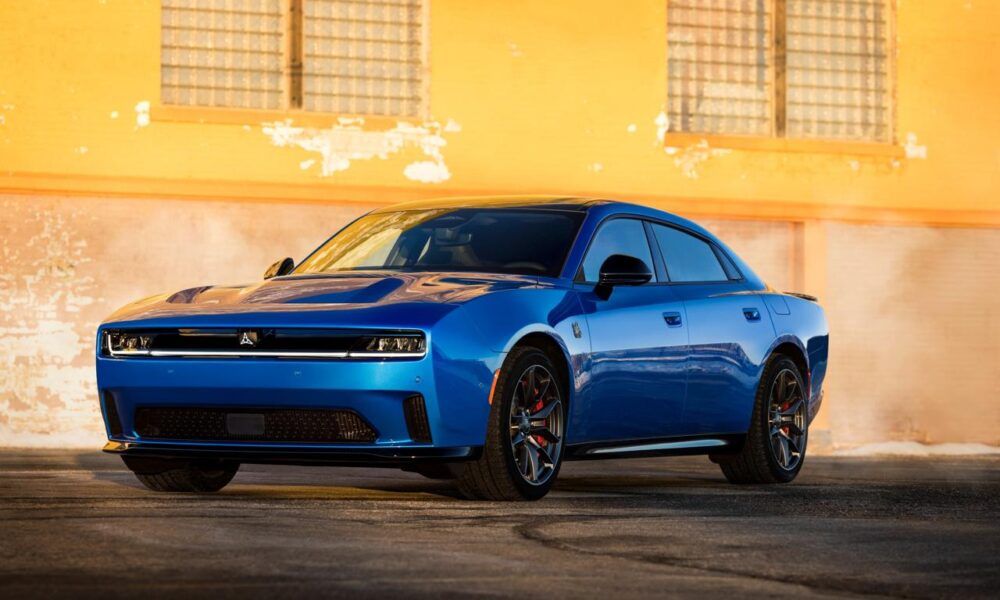 Dodge lanza el primer muscle car eléctrico de cuatro puertas