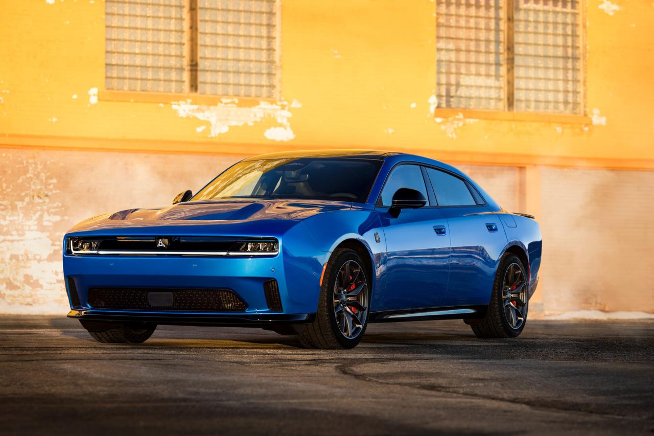 Dodge lanza el primer muscle car eléctrico de cuatro puertas