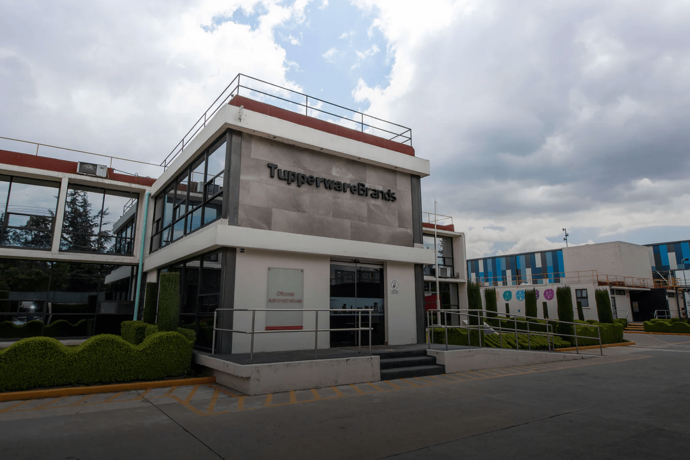 Tupperware conmemora su planta más grande en el mundo