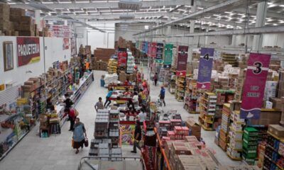Abarroteros responden con tecnología a crisis económica