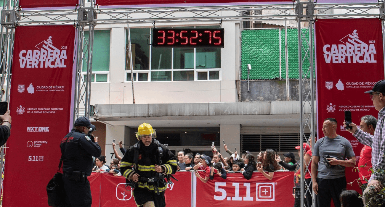 Récord en la 6ª Carrera Vertical de Bomberos CDMX