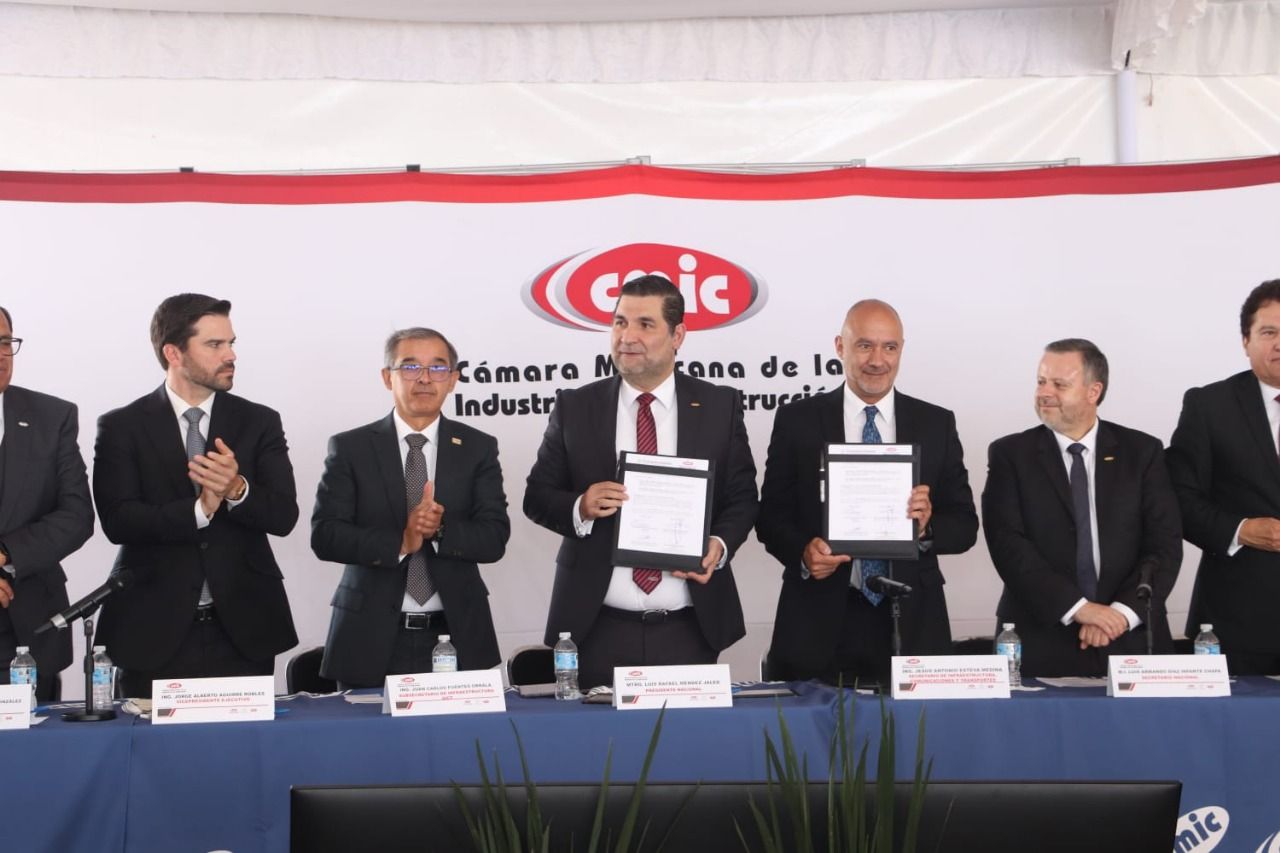 SICT y CMIC firman convenio para impulsar capacitación al sector