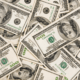 Se fortalece peso por debilidad del dólar