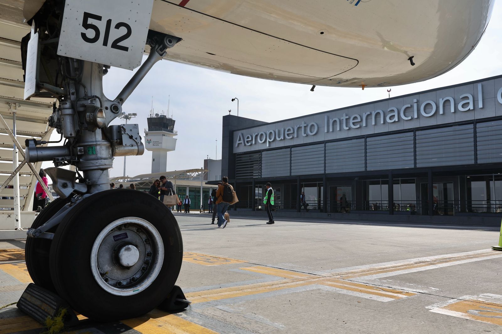 Impulsan turismo con inversión en aeropuerto de Morelia