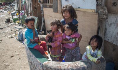 Población en pobreza disminuye con rezagos en educación y salud