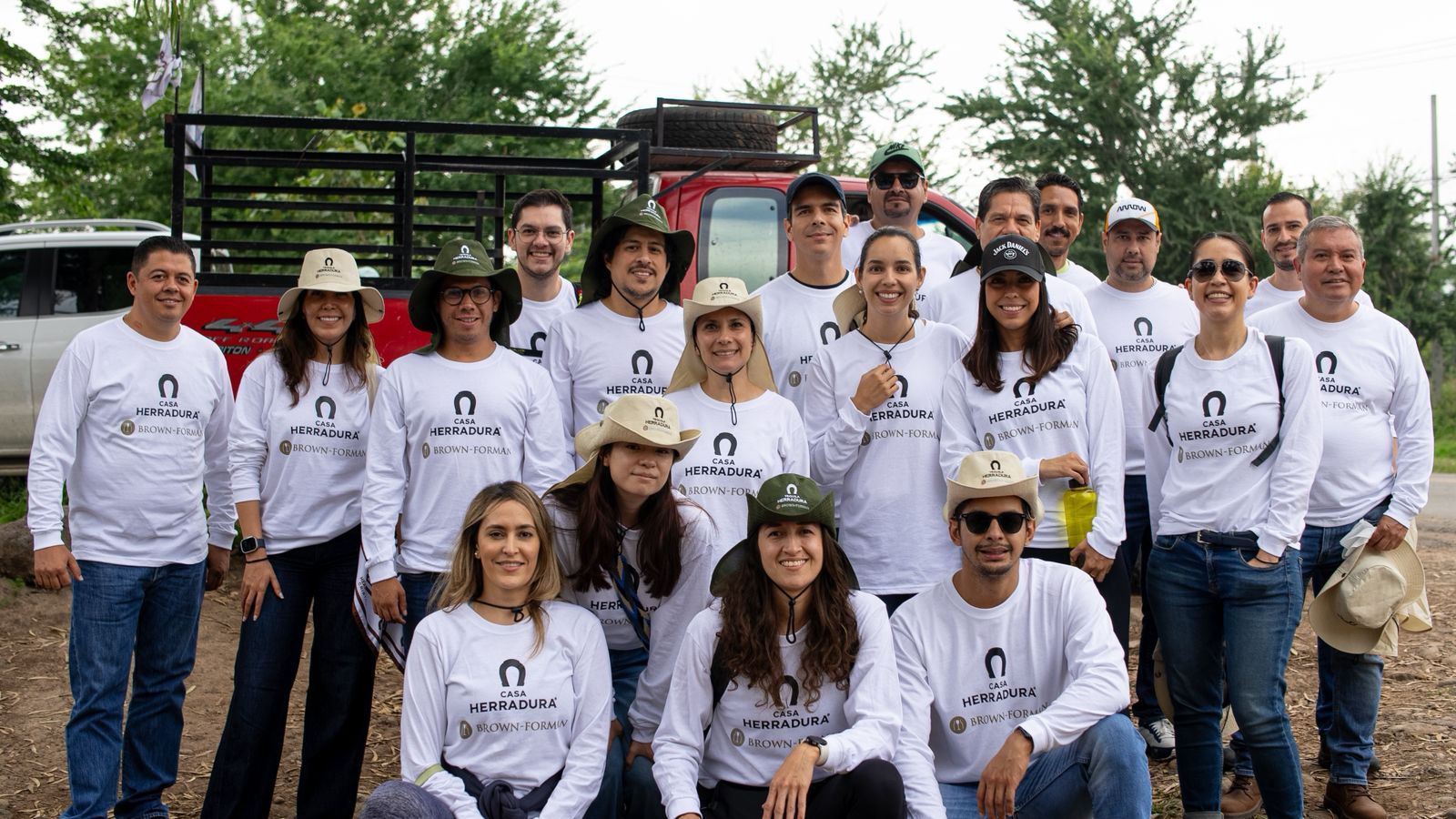 Brown-Forman se compromete con medio ambiente y apoya microcuenca Cajititlán