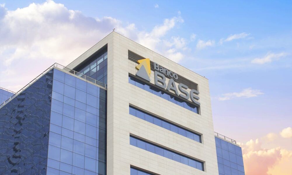 S&P mejora calificación de Banco y Casa de Bolsa Base