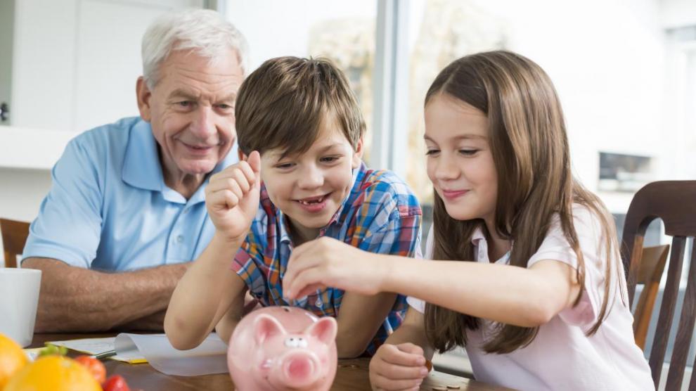 Se debe enseñar finanzas a las niñas