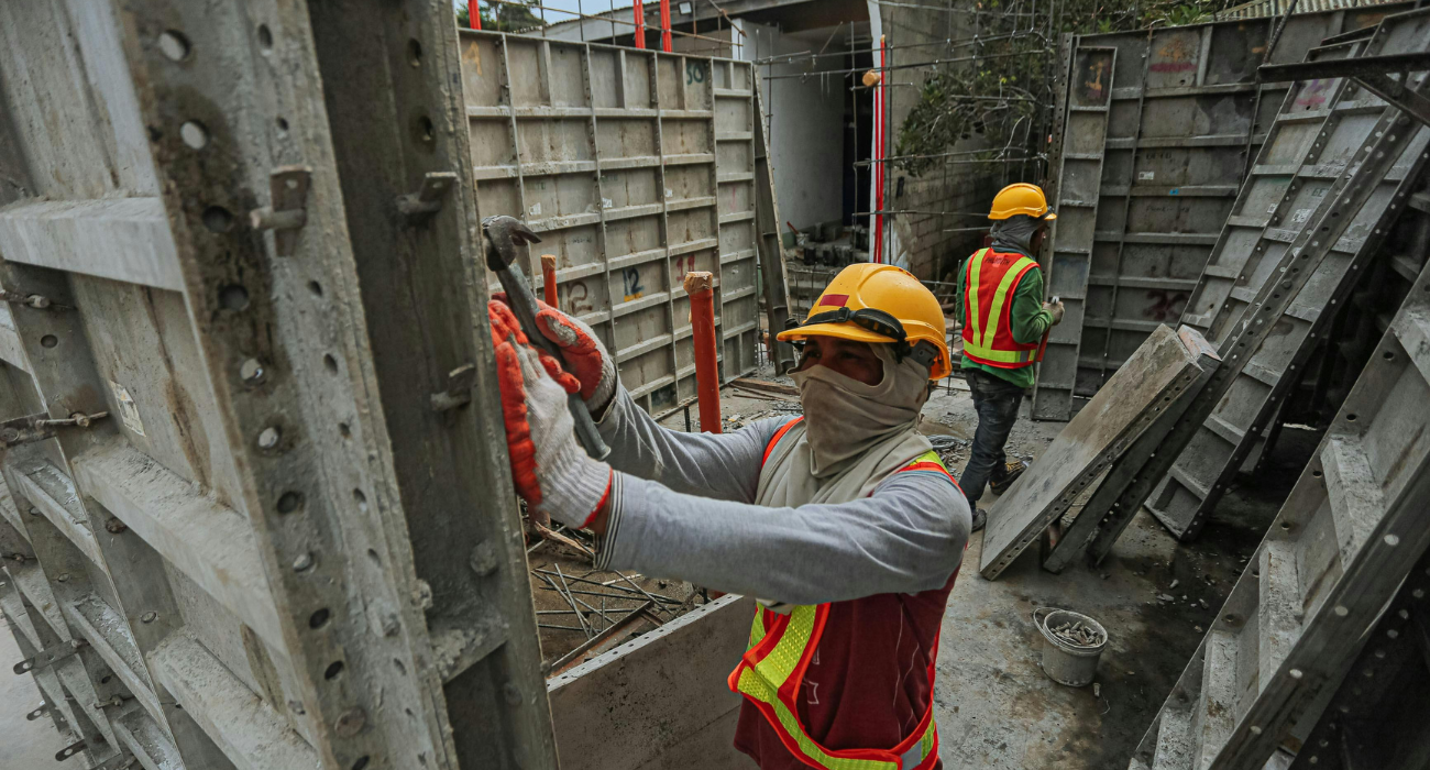 Producción industrial en terreno negativo lidereada por construcción