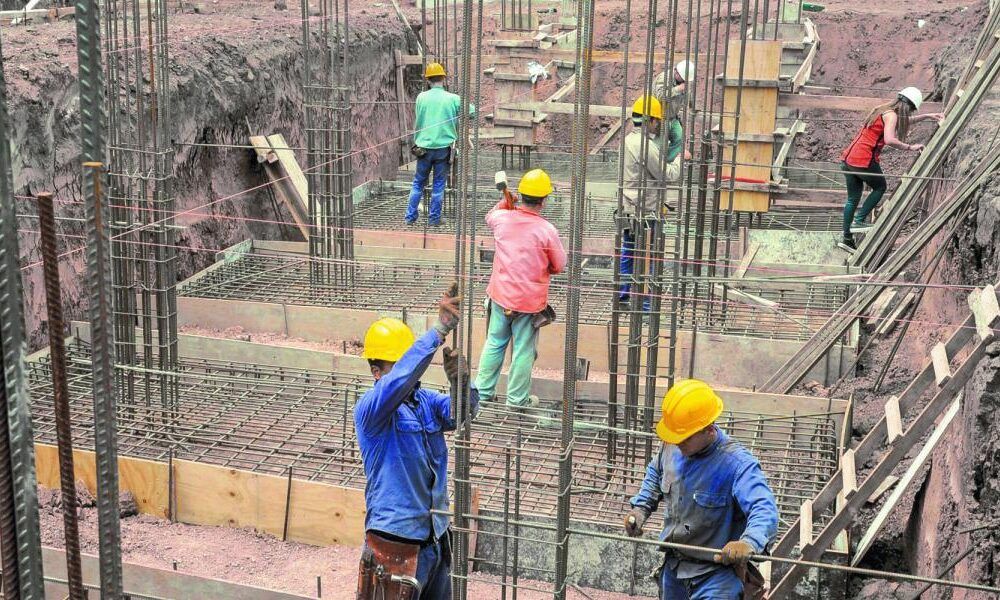 Valor producción de la construcción baja 15.39 anual por sector público