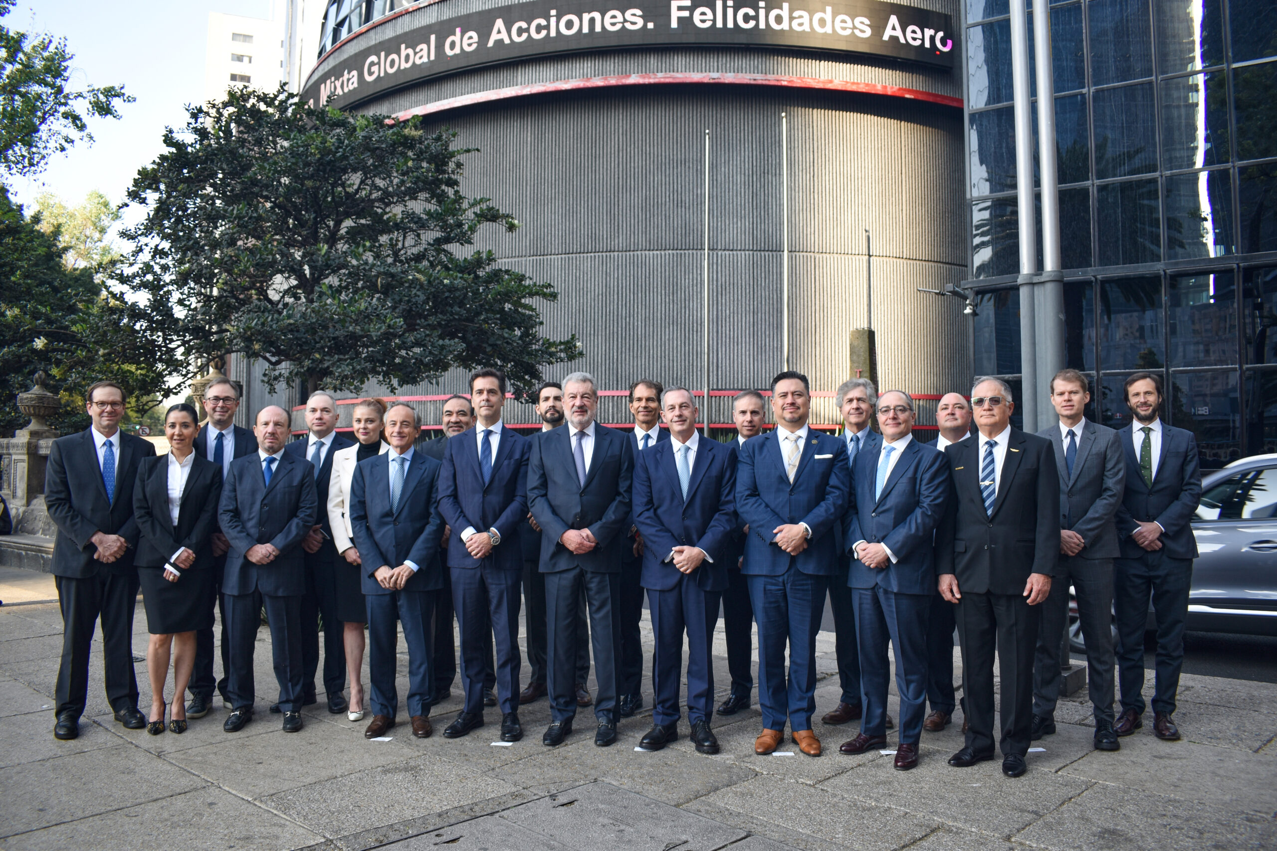 Aeroméxico vuelve a cotizar en la BMV bajo la clave AERO