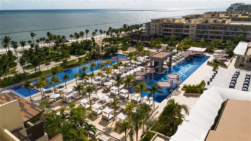 Royalton inaugura sus renovados resorts todo incluido en Riviera Cancún