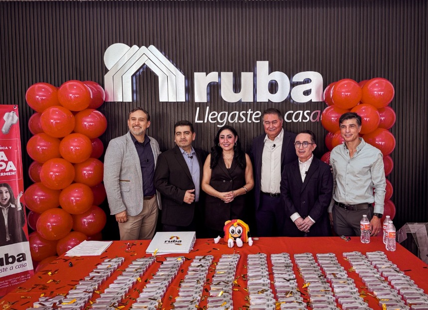 Ruba entrega departamento en Playa del Carmen y 16 premios locales