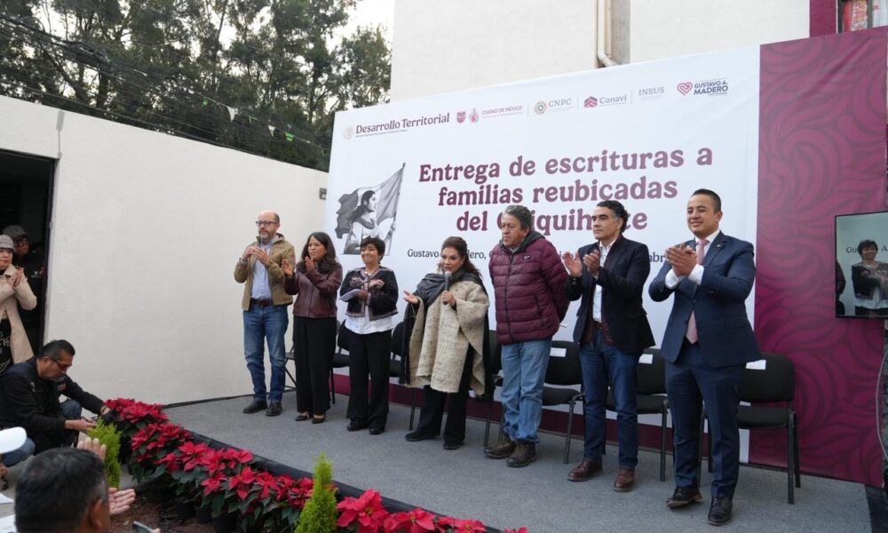 Sedatu entrega 354 escrituras a familias reubicadas del Chiquihuite