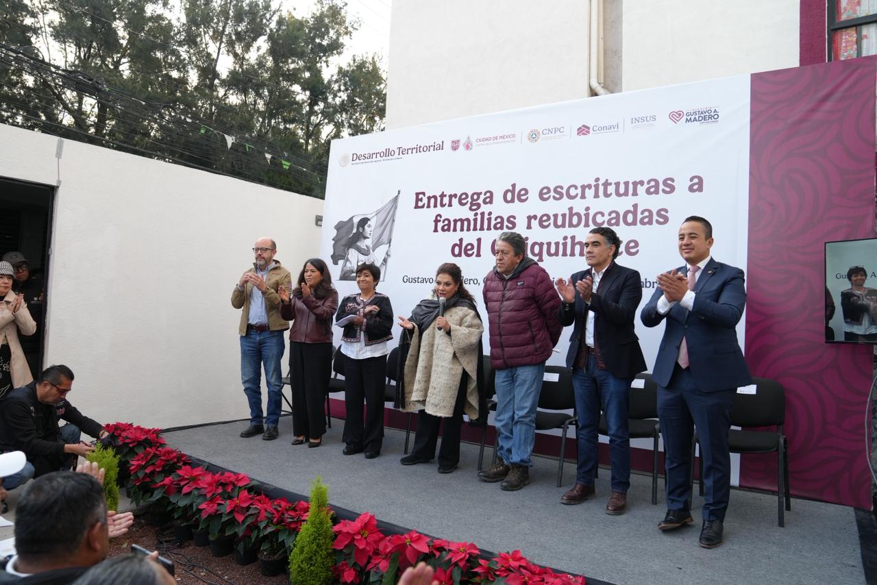 Sedatu entrega 354 escrituras a familias reubicadas del Chiquihuite