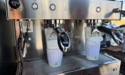 Vasos sin tapa la innovación que busca frenar la contaminación plástica global