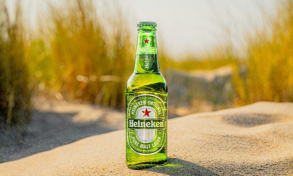 HEINEKEN y Tecmilenio lanzan becas 2026 para jóvenes líderes