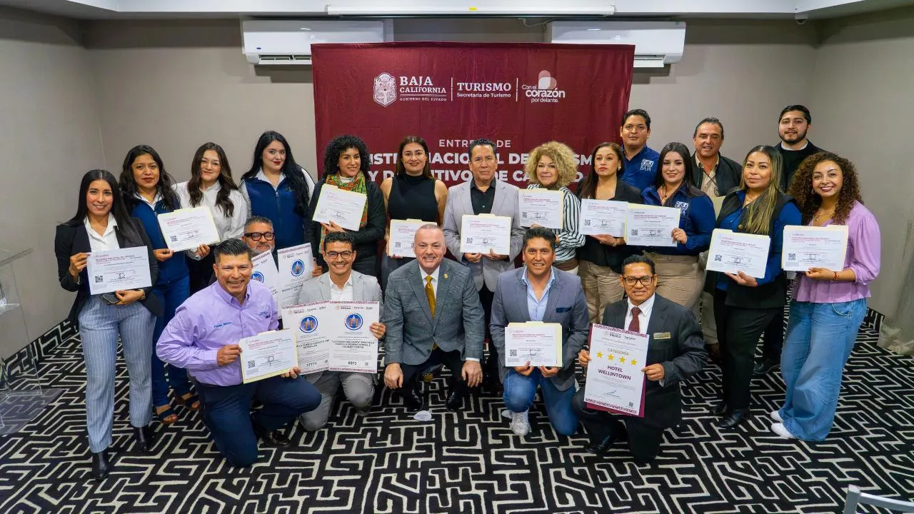 Baja California entrega 14 Registros Nacionales de Turismo