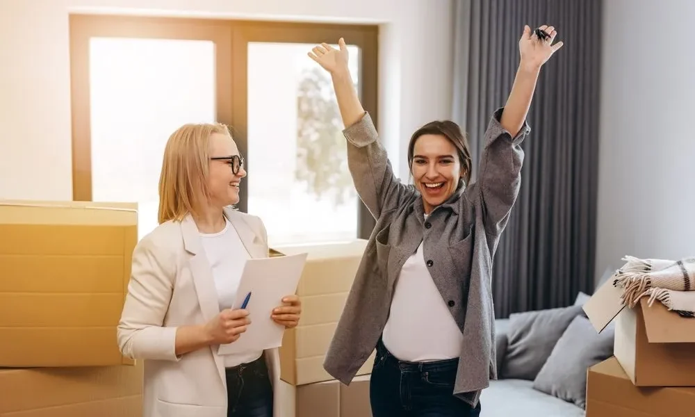 Mujeres lideran la compra de vivienda en México