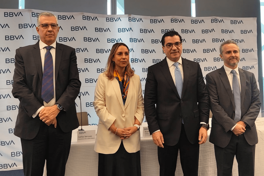México crece menos por falta de inversión; presión fiscal abre la puerta a mayor déficit, advierte BBVA