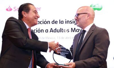 Santander México renueva insignia de atención a adultos mayores