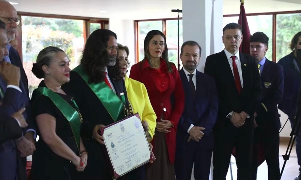 Reconocen a Francisco Ramírez por labor social y ambiental
