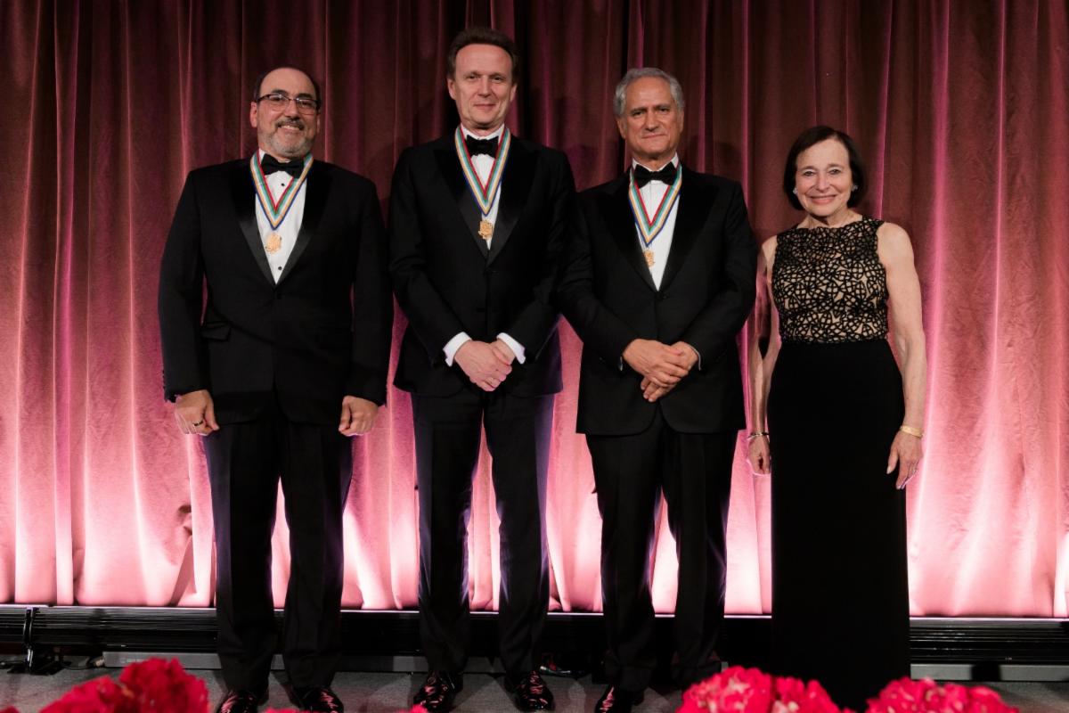 Alejandro Soberón recibe la Medalla de Oro 2026 de Americas Society