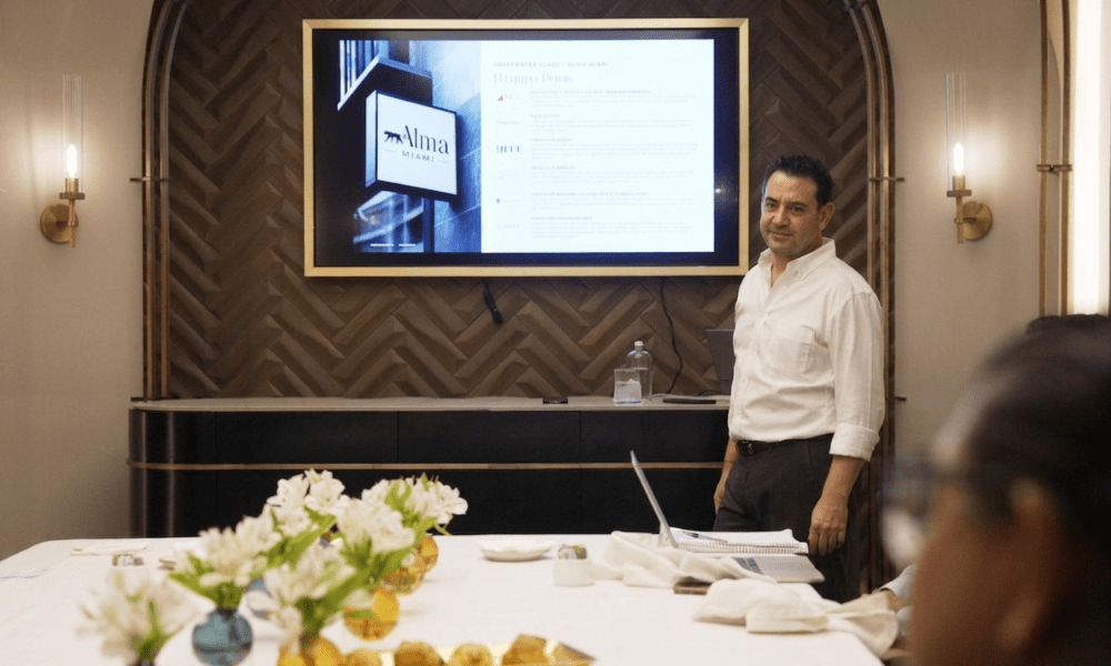 Empresarios mexicanos amplían su exposición a activos dolarizados