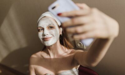 Por qué las marcas buscan dermatólogos e influencers de skincare