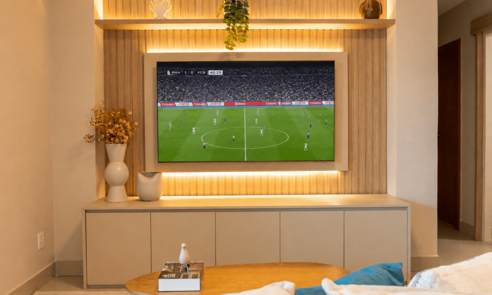 Sala, cocina y terraza cómo iluminar cada espacio para disfrutar un partido