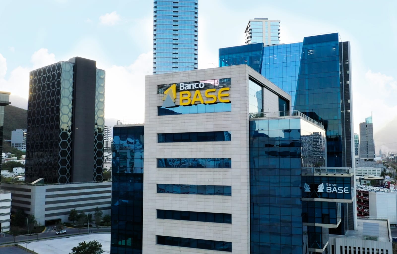 Banco BASE suma un sexto banco corresponsal y refuerza su operación internacional