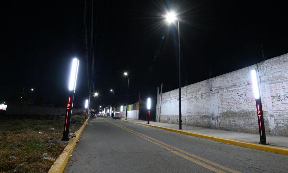 Edoméx instala casi 3 mil luminarias LED y solares en espacios públicos