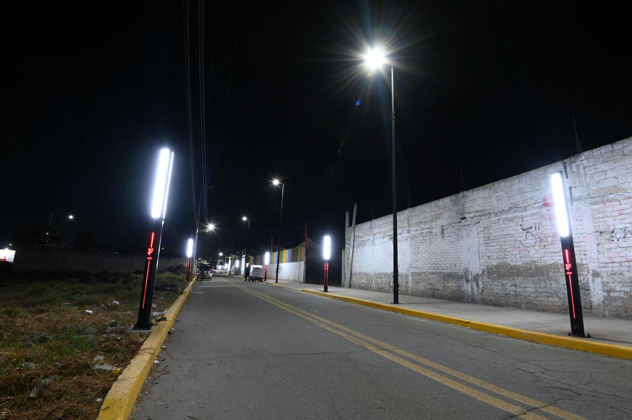 Edoméx instala casi 3 mil luminarias LED y solares en espacios públicos