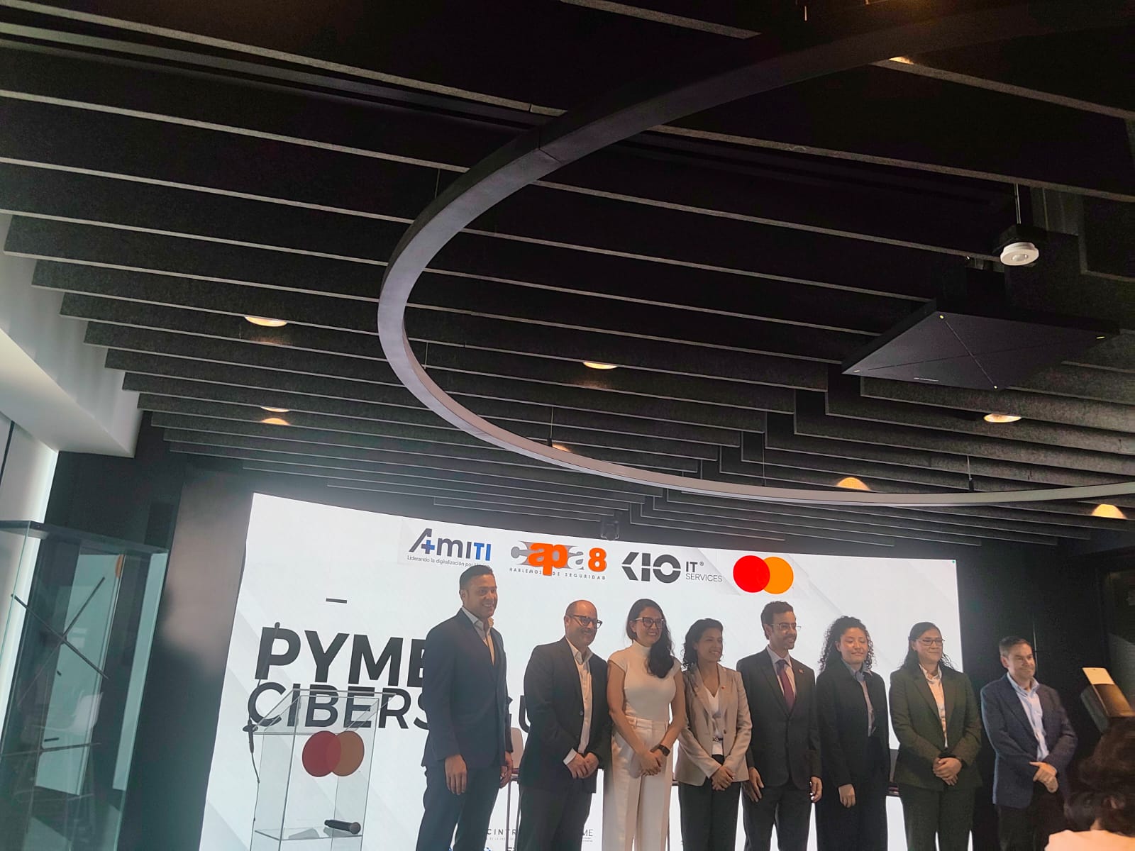 La inteligencia artificial también juega del lado del crimen; lanzan estrategia para blindar a las mipymes mexicanas