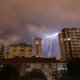 Tormentas eléctricas ponen en riesgo hogares y negocios: expertos llaman a prepararse ante apagones cada vez más frecuentes
