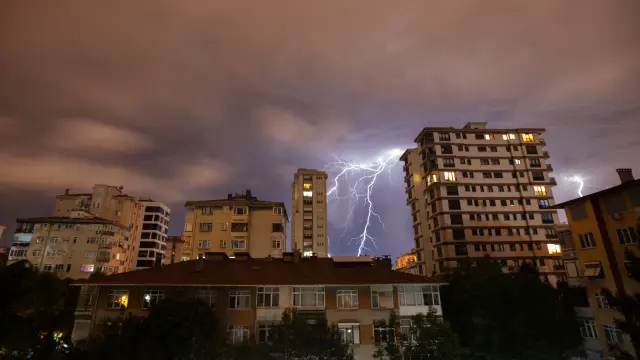 Tormentas eléctricas ponen en riesgo hogares y negocios: expertos llaman a prepararse ante apagones cada vez más frecuentes