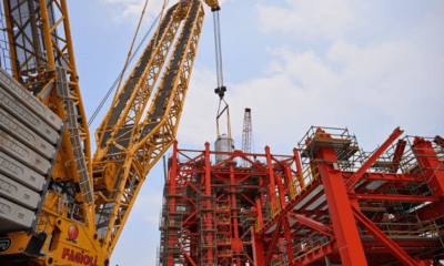 Ternium avanza en su nueva acería en Pesquería con una grúa de gran capacidad.