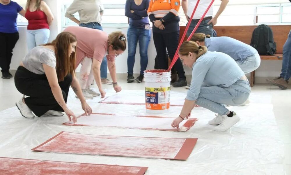 Mujeres en la construcción 450 reciben capacitación en impermeabilización