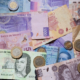 Se aprecia peso a mínimos de 17.11 por carry trade y tiene consecuencias sobre exportaciones y remesas