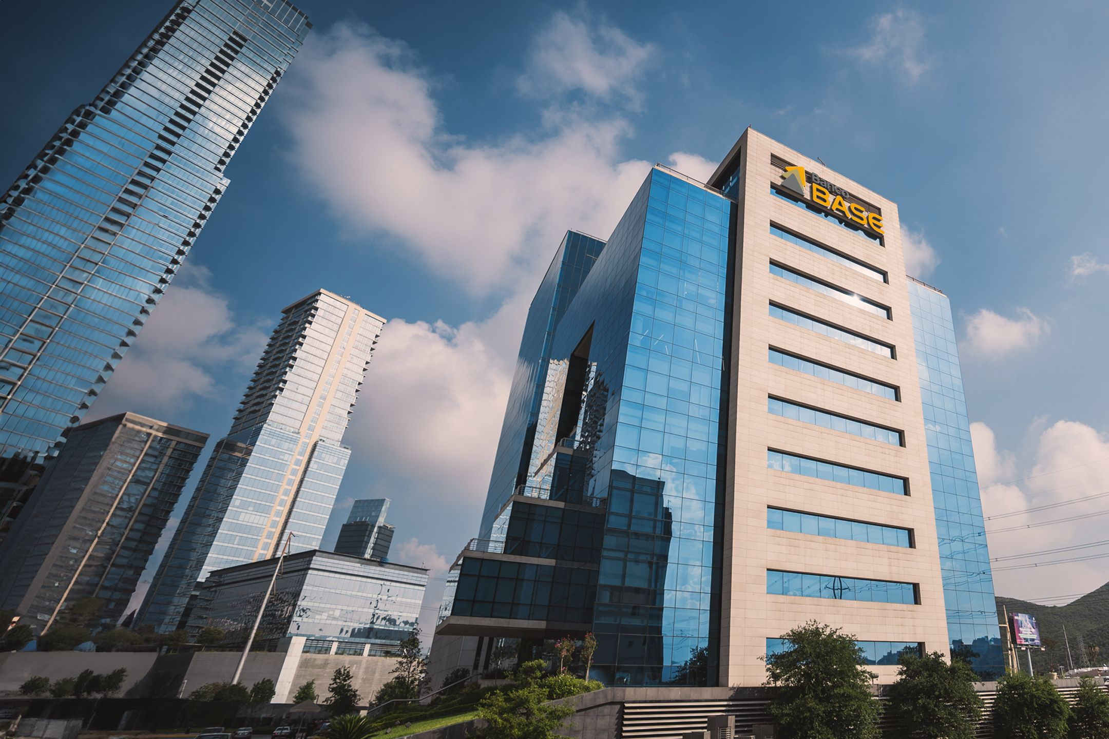 Fitch ratifica calificaciones de Banco BASE y mantiene Perspectiva Estable